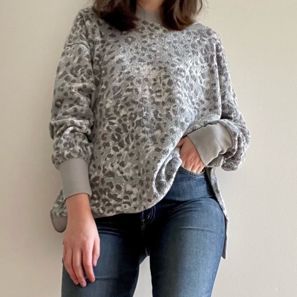 NWT AERIE OVERSIZED LEOPARD SWEATER - XS - Picture 1 of 15